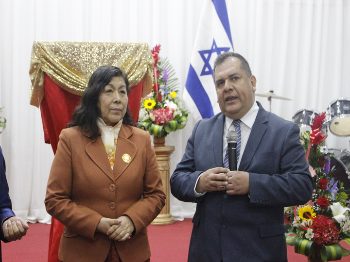 Arzobispo César Pisconti y Pastora Mery Pisconti